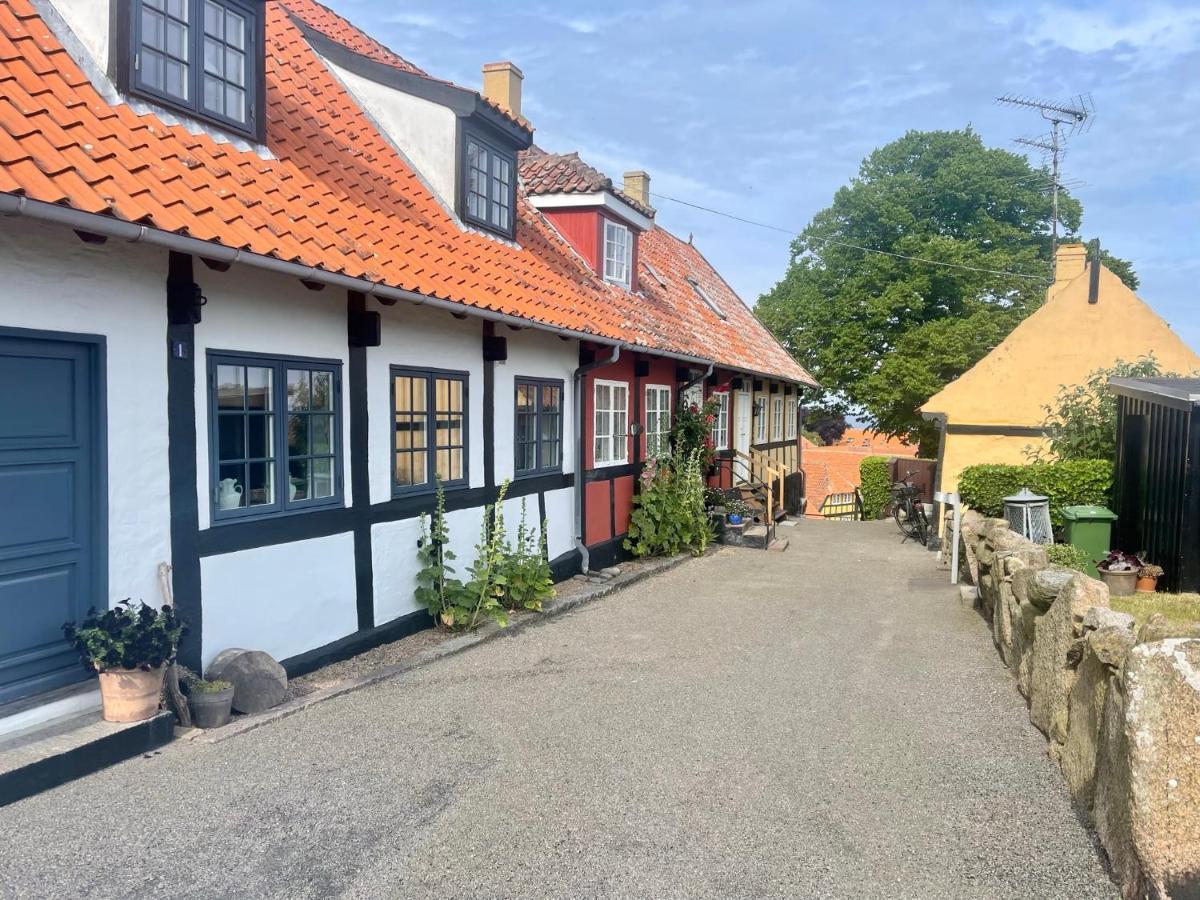 Nybygget Hus I Svaneke Taet Pa Klipper, Skov Og Hav Exteriör bild