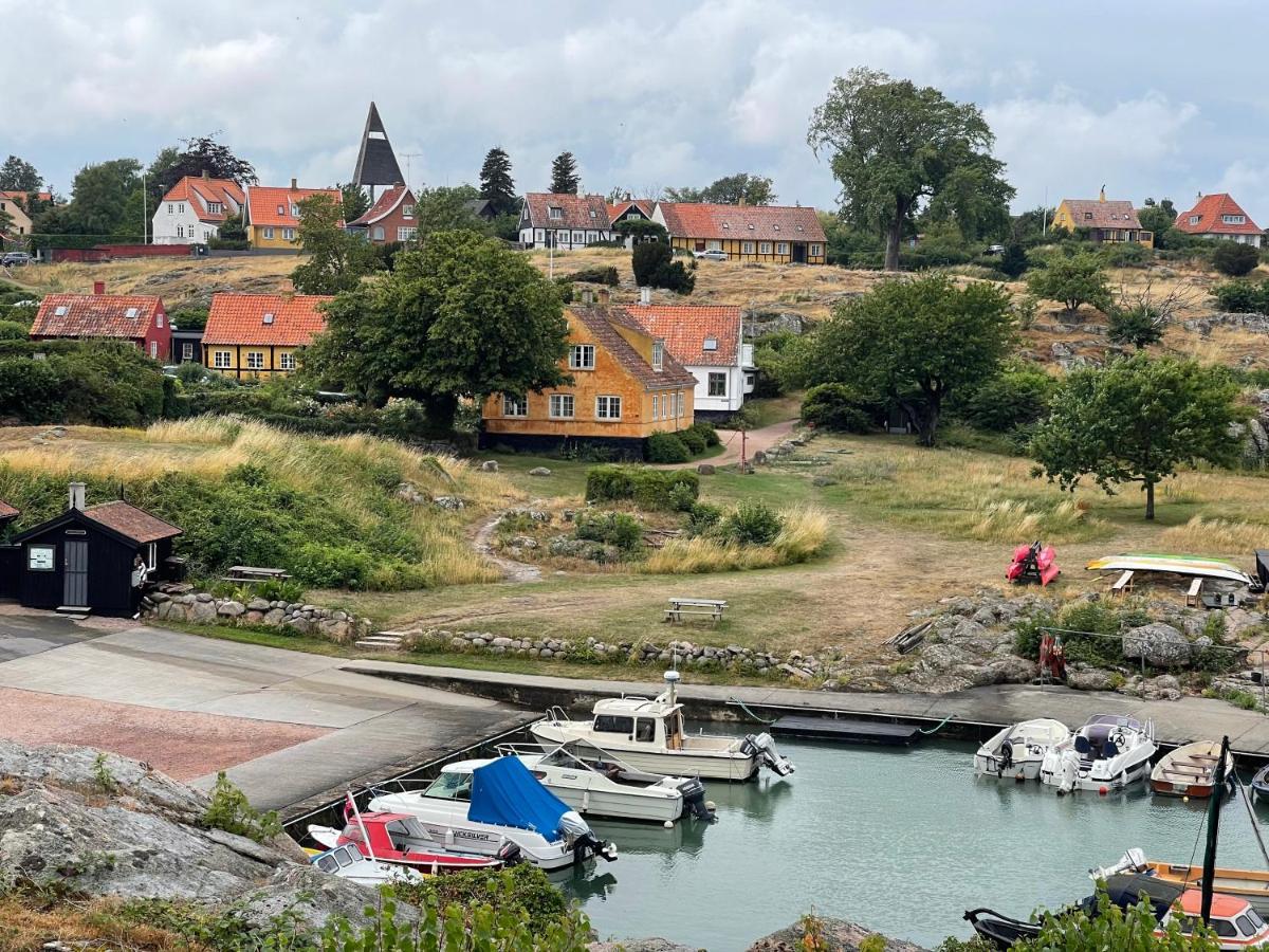Nybygget Hus I Svaneke Taet Pa Klipper, Skov Og Hav Exteriör bild