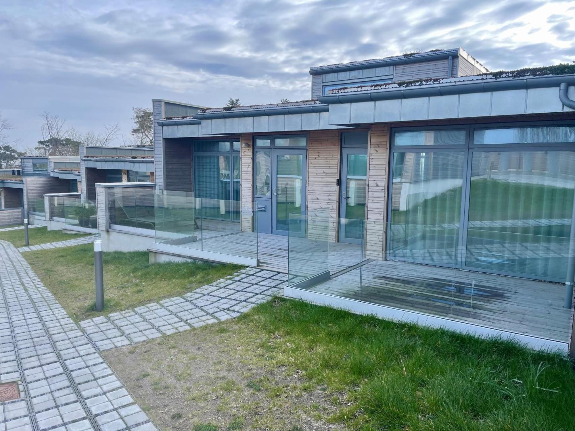 Nybygget Hus I Svaneke Taet Pa Klipper, Skov Og Hav Exteriör bild